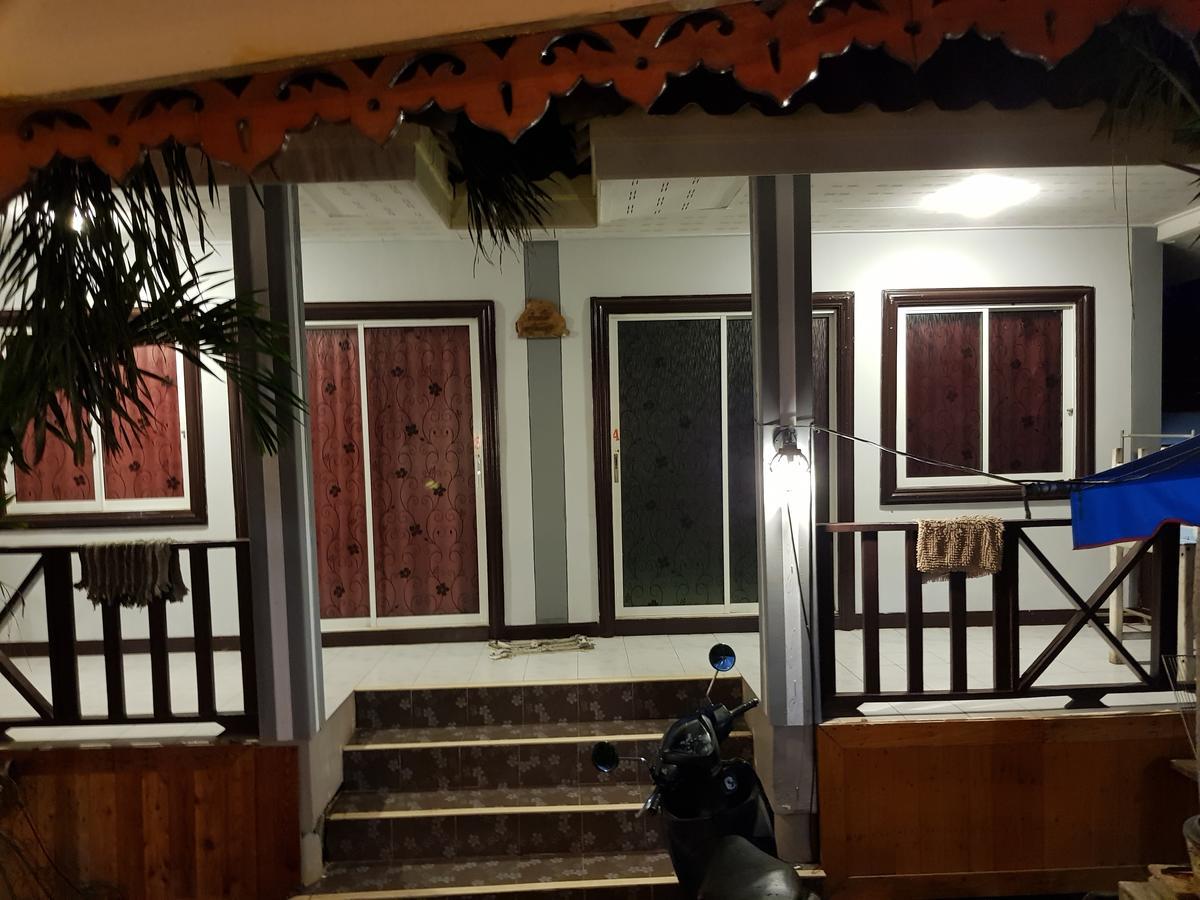 Thaihouse Ko Lan Buitenkant foto